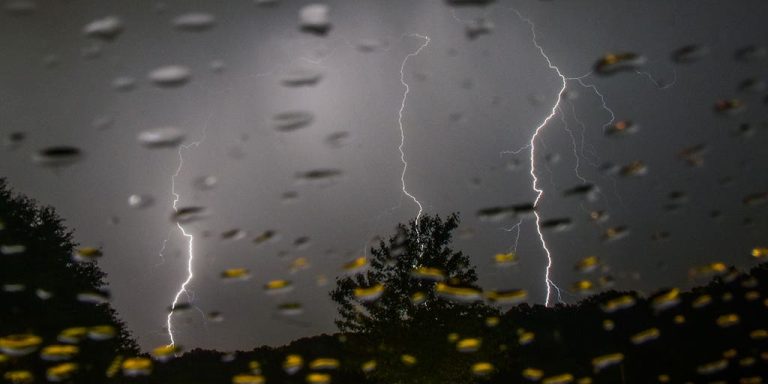 generic-lightning-with-drops.jpg